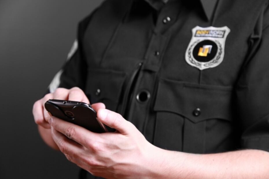 Policías “ponen música” para impedir que los suban a las redes sociales 
