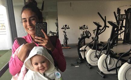 Paola Espinosa entrena con su hija 