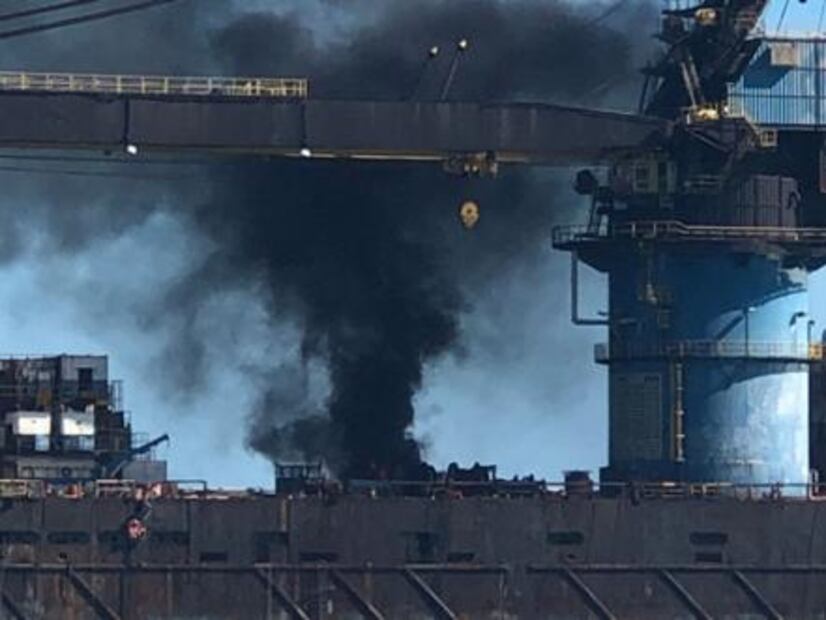 Reportan incendio en barco vinculado con Oceanografía en Campeche