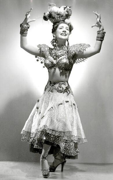 Los trajes de María Antonieta Pons eran una explosión de color, brillo y exotismo, hechos para deslumbrar en cada número musical.
Fototeca EL UNIVERSAL.