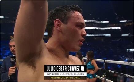 Julio César Chávez Jr derrota a Uriah Hall por decisión unánime