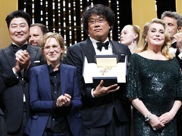 El surcoreano Bong Joon-Ho gana la Palma de Oro de Cannes con "Parasite"