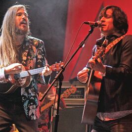 Sadness enamora con su ukulele