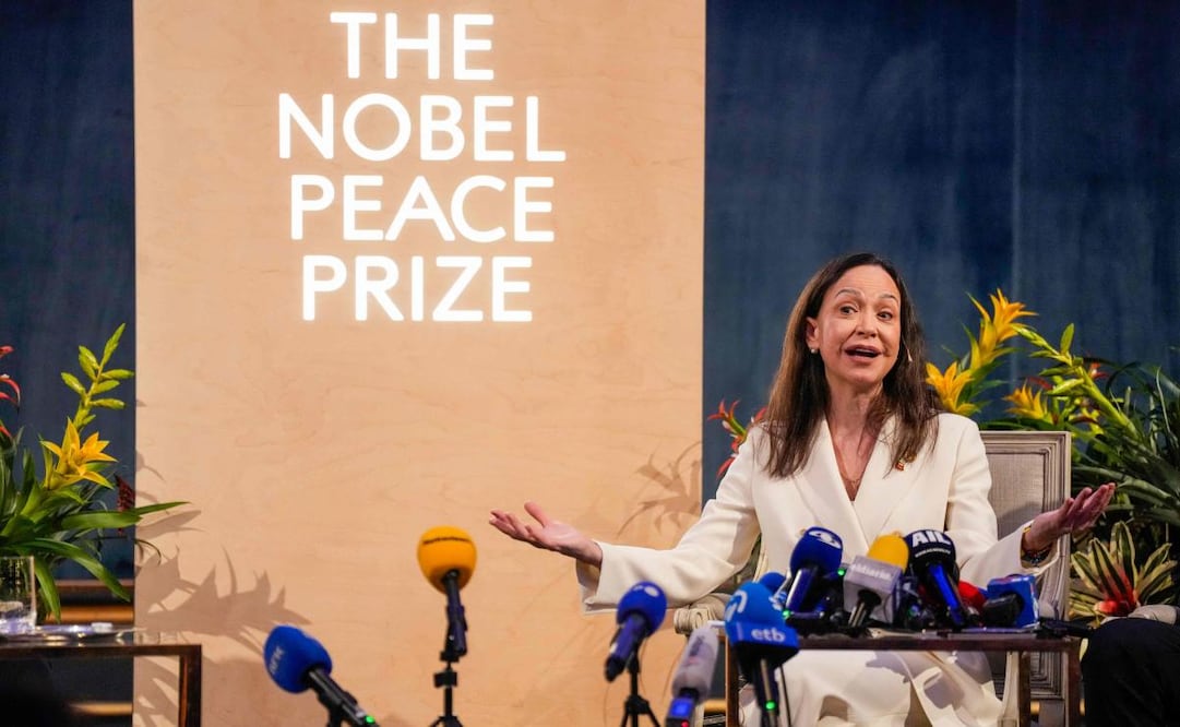 La Premio Nobel de la Paz, María Corina Machado, pronuncia una conferencia de prensa en el Grand Hotel de Oslo, Noruega, el 11 de diciembre de 2025. Machado llegó a Oslo horas después de que su hija recogiera el premio de la líder opositora venezolana. Foto: AFP