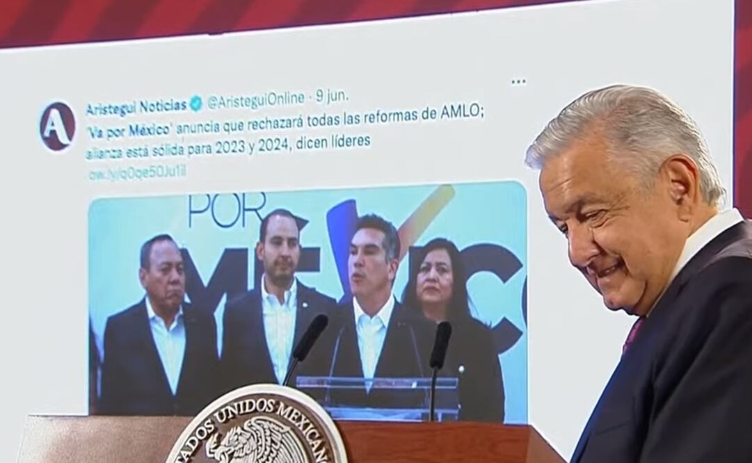 López Obrador exhibió en su mañanera información de Aristegui Noticias. Foto: Captura de pantalla