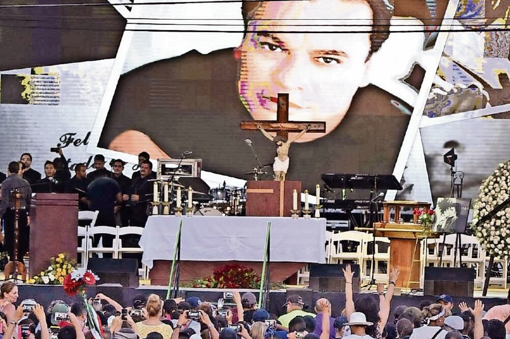 Miles de fans asistieron a la misa que se realizó en Ciudad Juárez (DIARIO DE JUÁREZ)