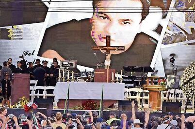 Misa en Juárez; show en Guadalajara