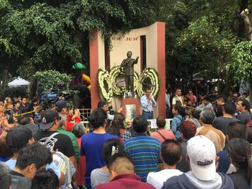 Hijos de José José viajan a Miami, donde son velados los restos de su padre