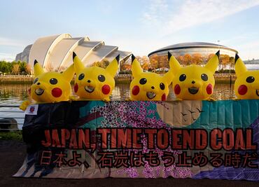 Manifestantes disfrazados de Pikachu piden poner fin a las centrales de carbón en Japón
