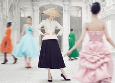 Disfruta de la exposición “Christian Dior: Designer of dreams” desde la comodidad de tu hogar