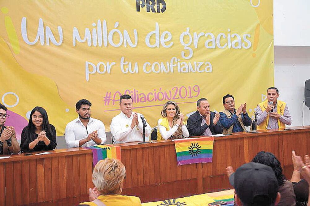 Este domingo concluyó la jornada de afiliación del PRD en la Ciudad, la cual dio inicio el 17 de mayo pasado. Nora Arias (centro), lideresa del partido en la capital, dijo estar muy satisfecha con los resultados obtenidos. Foto/ESPECIAL