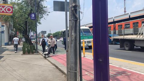 A casi un mes de la inauguración de la ciclovía de Tlalpan, enfrenta invasión de peatones y motos; ciclistas reportan riesgos