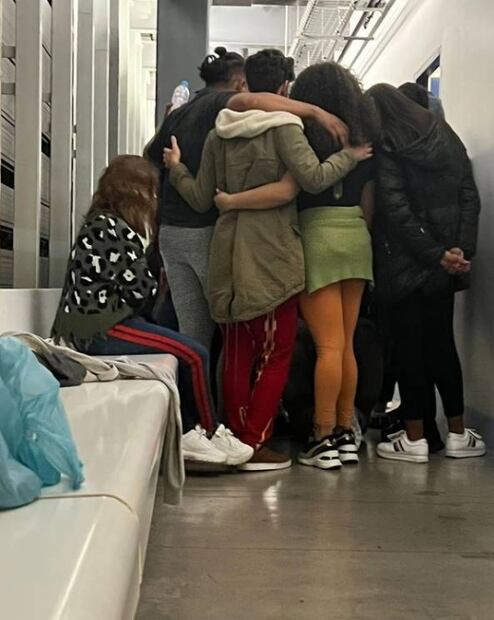 Foto evidencia que Rubí es excluida por los integrantes de "La Academia"