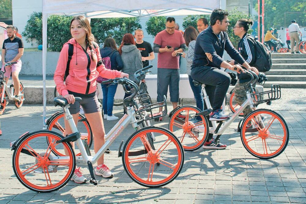 Colonos de la delegación denunciaron que mientras el Programa Ecobici actuó con orden y responsabilidad, Mobike se ha convertido en una plaga. (ARCHIVO EL UNIVERSAL)