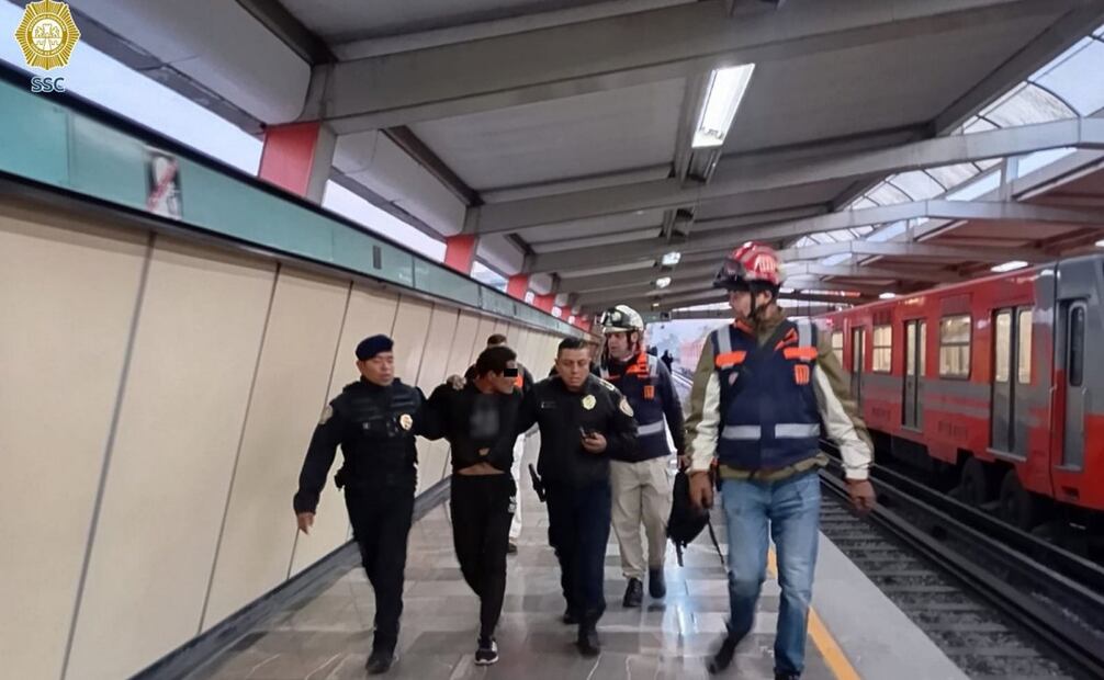 Detienen a hombre en estación del Metro por ingresar a zona de vías (04/12/2024). Foto: Especial