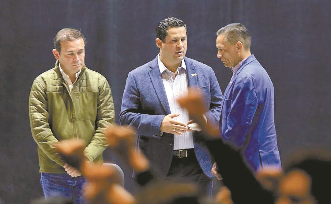 En el Teatro Principal de Guanajuato se realizó la reunión con el gobernador Diego Sinhue Rodríguez (centro), el alcalde Alejandro Navarro (izq.) y el rector Luis Felipe Guerrero; pero faltó el fiscal General de estado. Foto: CORTESÍA
