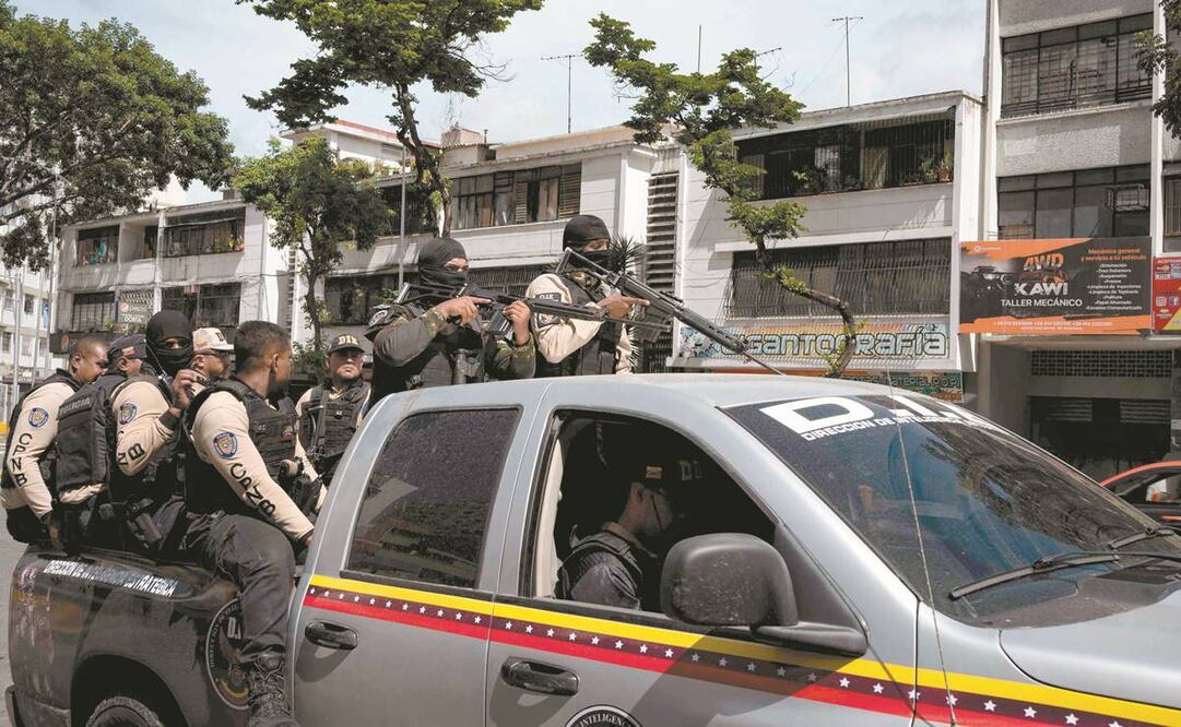 Comandos del Directorado de Inteligencia Estratégica, durante un operativo contra La Cota 905, ayer en Caracas. Foto: Yuri Cortez/ AFP.