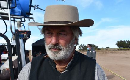 Contradicen versión a Alec Baldwin: sí habría usado antes del rodaje pistola que mató a Halyna Hutchins