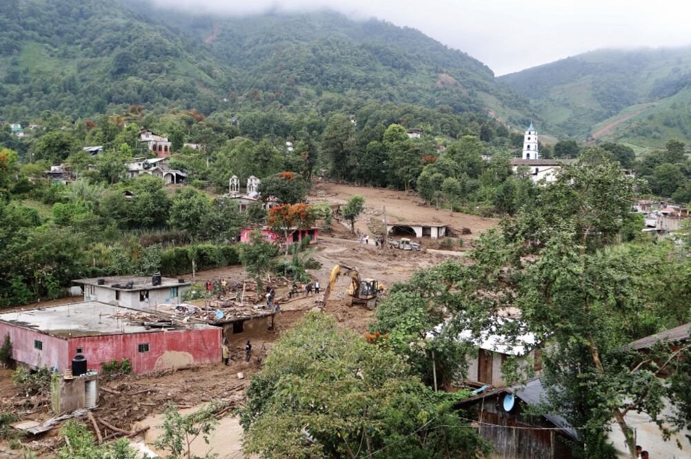 Colonias como La Joya y Guadalupe, en la cabecera municipal de Huauchinango, resultaron afectadas por deslaves (VALENTE ROSAS. EL UNIVERSAL)