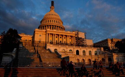 Senado de EU aprueba medida provisional y evita el cierre de gobierno