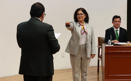 Patricia Zarza rinde protesta como rectora de la UAEMéx