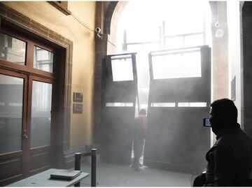 Caso Ayotzinapa: FGR abre carpeta de investigación por daños en Palacio Nacional tras irrupción de normalistas