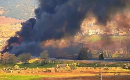 Pipa se incendia al chocar con barra de contención en Hidalgo