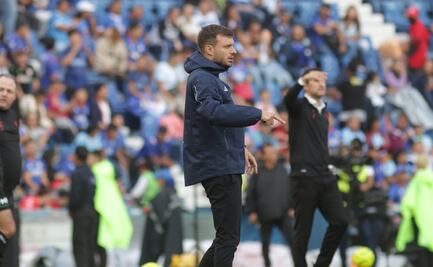 Martín Anselmi sale molesto por el arbitraje tras el empate de Cruz Azul y Atlas
