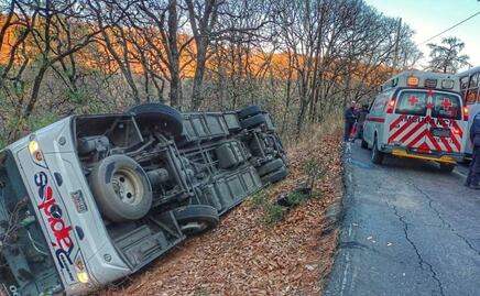 Vuelca autobús de pasajeros en carretera Villa del Carbón–Tlalnepantla; hay 18 lesionados