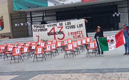 Estudiantes en Chiapas marchan por los 43 normalistas desaparecidos de Ayotzinapa