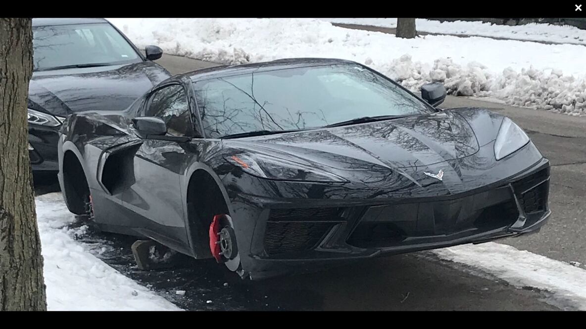 El primer robo de llantas del Corvette C8 en el mundo