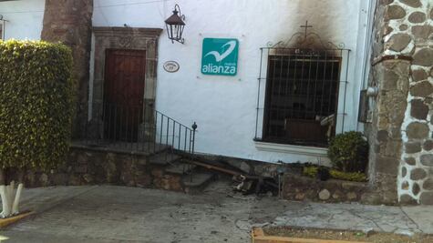 Incendian fachada de oficinas de Nueva Alianza en Morelos
