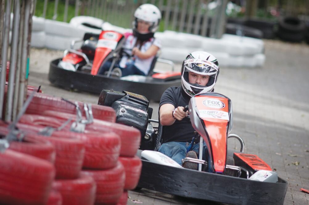 Una de las actividades que se pueden realizar en este espacio es pilotar en los go karts. FOTOS: PEDRO MERA. XINHUA