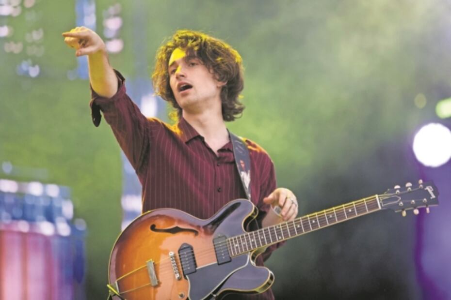 Arctic Monkeys coronan reencuentro rockero de ensueño