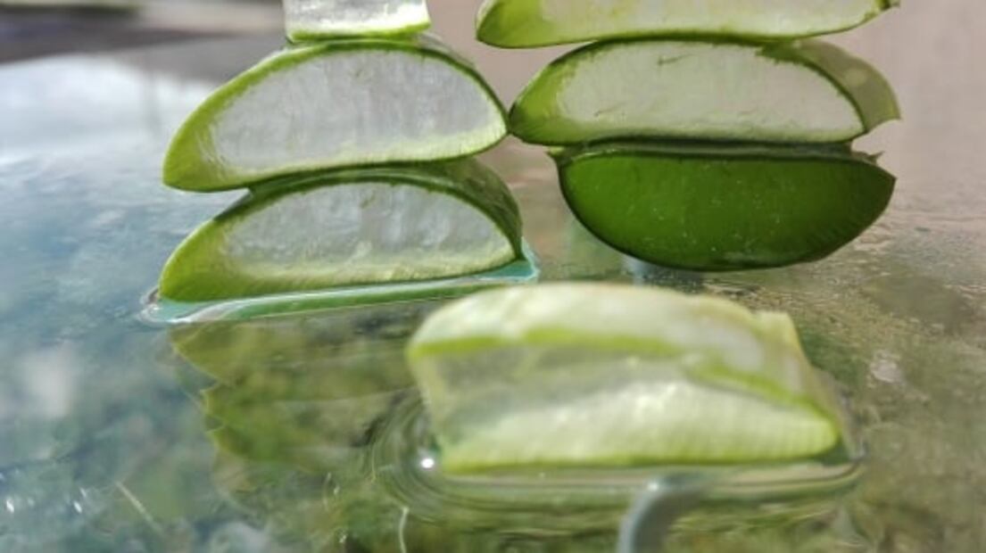¿Por qué debes usar aloe vera en el contorno de ojos? 