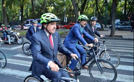 Con rodada sobre Reforma, senadores invitan a usar la bicicleta