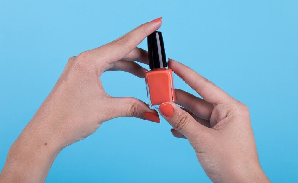 Recupera tus esmaltes de uñas con vinagre. Foto: Freepik