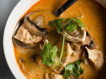Beneficios del caldo de pollo contra la gripa
