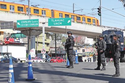 Tras multihomicidio ponen dos retenes en Iztapalapa