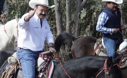 Ahued recorre ejidos de Xochimilco a caballo