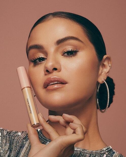 Selena Gomez conquista Instagram sin una gota de maquillaje