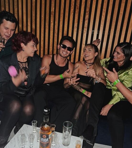 La exintegrante de Acapulco Shore ya convive con la familia del también cantante. Foto: Instagram