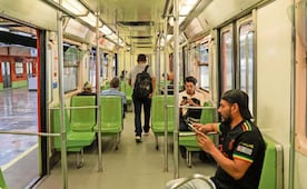 Trenes de L3 del Metro tardan hasta 20 minutos en pasar, se quejan usuarios