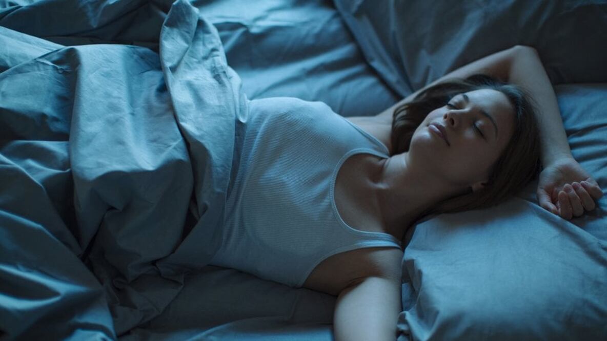 Seis mitos sobre cómo dormir mejor que en realidad pueden dañar tu salud