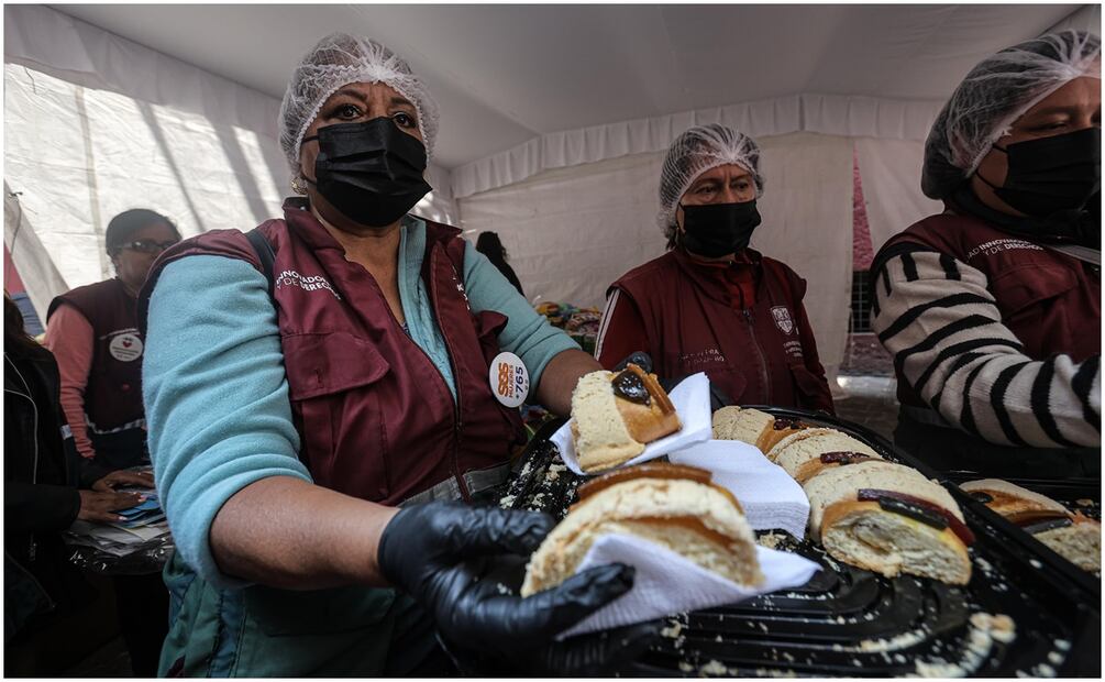 Niños y adultos disfrutan de la tradicional Rosca de Reyes en el PILARES EL Parían, en la alcaldía Coyoacán, CDMX (4/01/2025). Foto: Gabriel Pano / EL UNIVERSAL