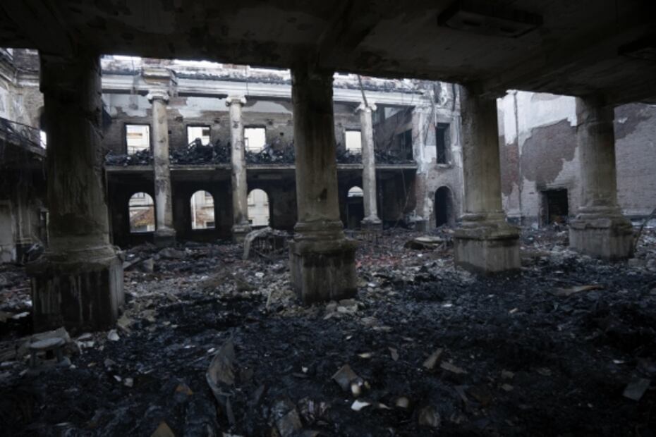 Controlan incendio que afectó biblioteca universitaria en Sudáfrica