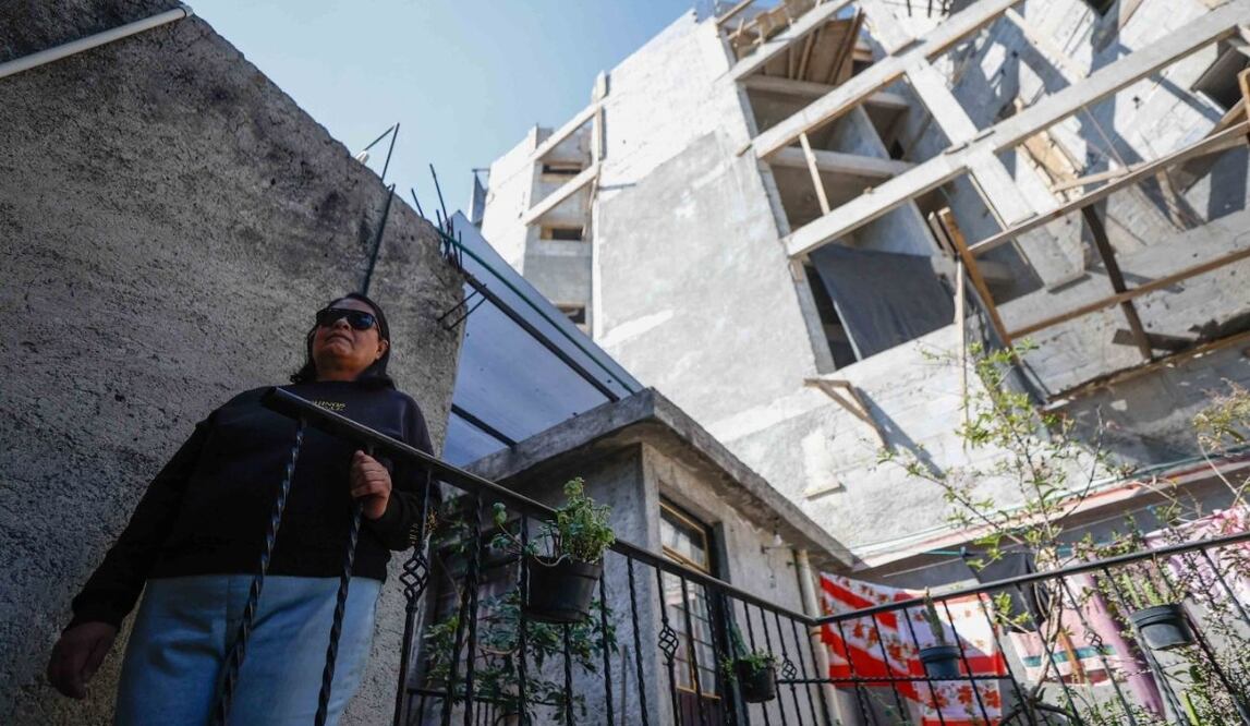 Vecinos denuncian obra clausurada en Coyoacán cerca del Estadio Banorte; alcaldía presenta denuncias penales. Foto: Diego Simón
