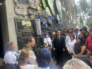 “Nunca más un New’s Divine”: autoridades de CDMX develan placa conmemorativa a 17 años de la tragedia; familia de víctimas encabezan ceremonia
