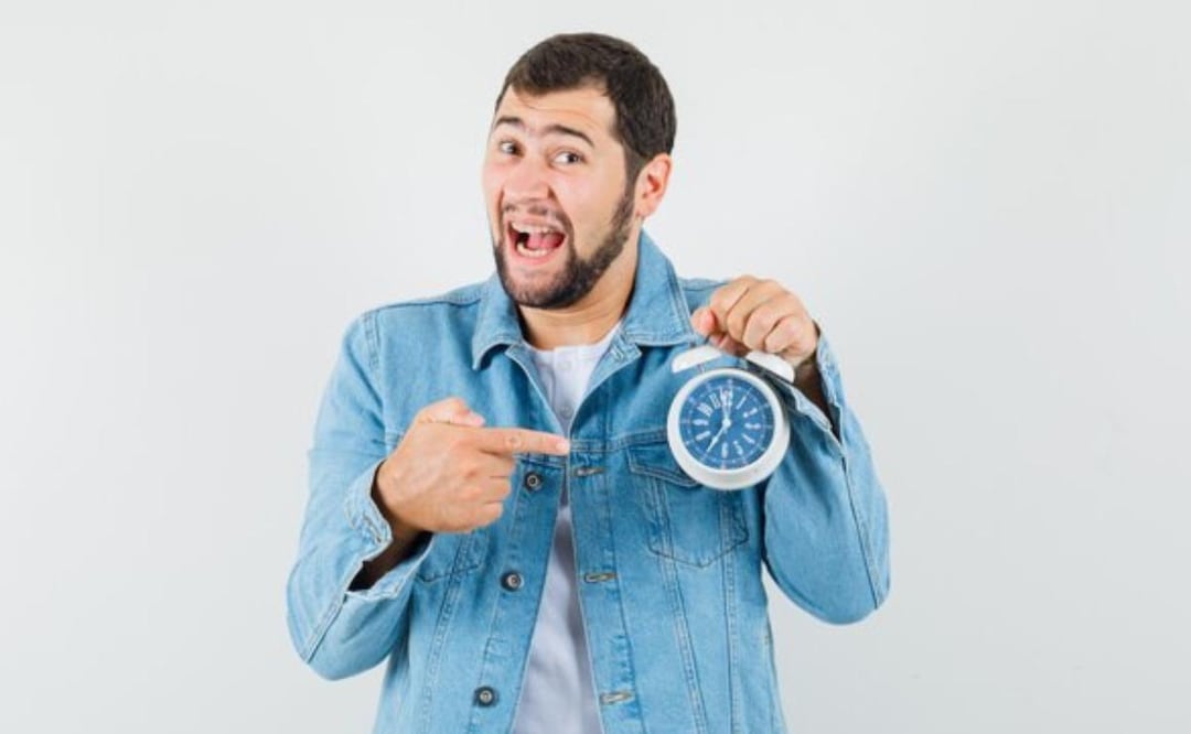 Las personas que siempre llegan con antelación suelen ser percibidas como responsables. Fuente: Freepik.