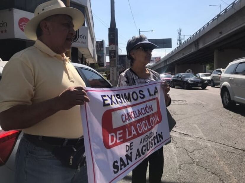 Vecinos se manifiestan por cuarto día contra ciclovía en Naucalpan